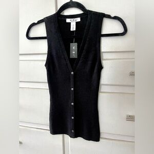 🆕 White House Black Market Black Sleeveless Fitted sweater tank size Xsmall